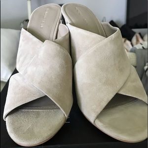 Beautiful brand new Kendall & Kylie Heels